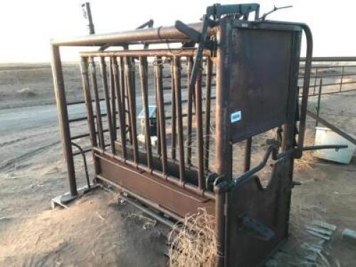 C&S Welding Cattle Squeeze Chute