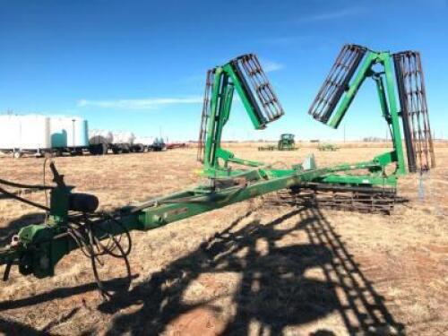 37' John Deere 200 Hyd Fold Crumbler