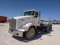 2010 Kenworth T800 Day Cab Semi Truck