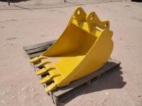 John Deere 24'' Backhoe Digging Bucket