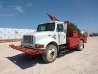 2000 International 4700 Roustabout Truck