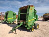 John Deere 468 Round Baler