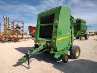 John Deere 468 Round Baler