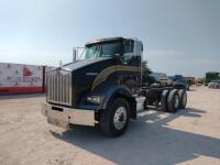 2005 Kenworth T800 Cab & Chassis Truck