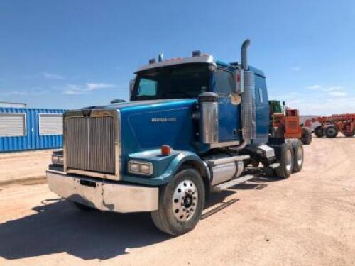 2000 Western Star Sleeper Semi Truck