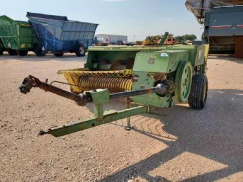 John Deere 347 Square Baler