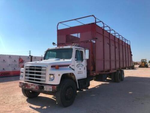 1982 International Cotton Module Truck