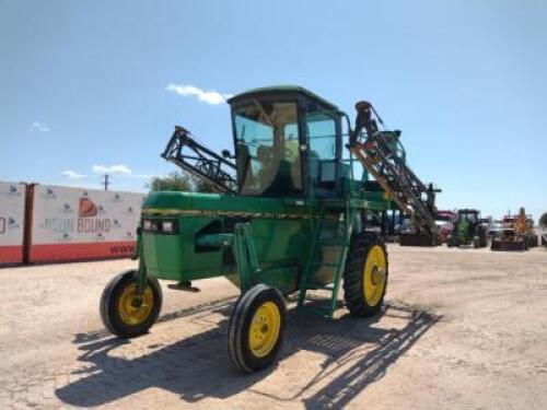 John Deere 6500 Sprayer