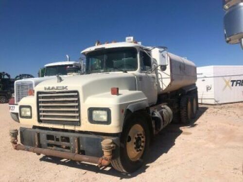 2002 Mack RD688S Truck, VIN # 1M2P267Y72M063322