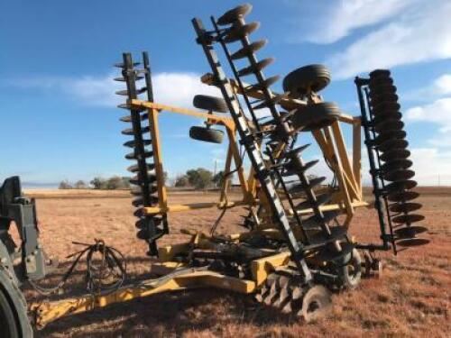 MILLER CAT MFG. 35’ HYD. FOLD TANDEM DISK, OIL HUBS, 26” DISCS