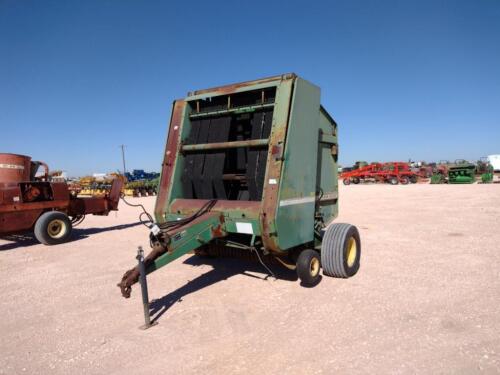 John Deere 530 Round Baler