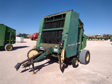 John Deere 535 Round Baler