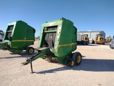 John Deere 456 Round Baler