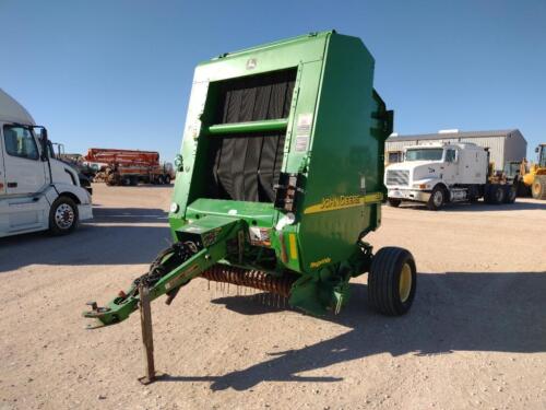 John Deere 467 Round Baler