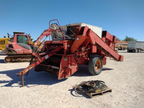 Lilliston hi-cap 6200 Edible Peanut Combine