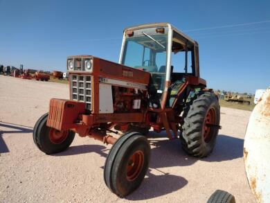 International 986 Tractor