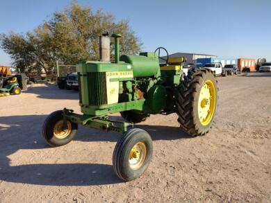 John Deere 720 Tractor