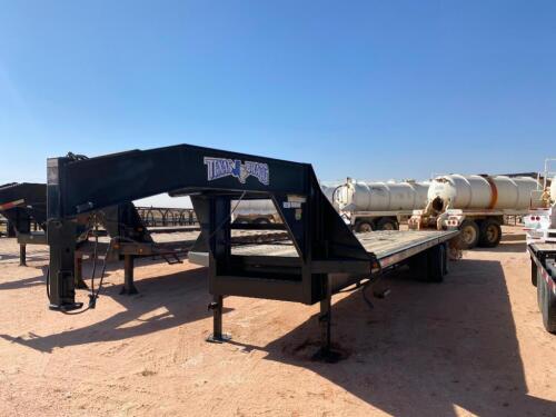 *2012, 96" x 32 Ft Texas Bragg Gooseneck Trailer