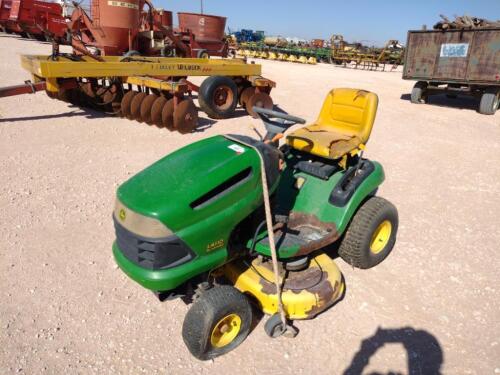 John Deere LA110 Riding Lawn Mower