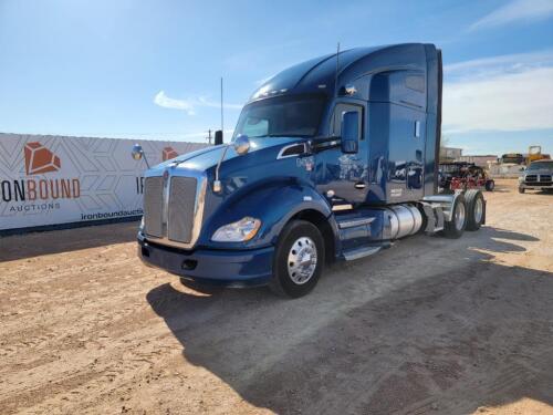 2016 Kenworth T680 Semi Truck