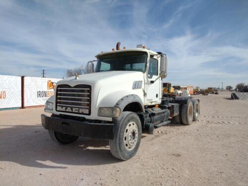 2009 Mack GU713 Truck Tractor DayCab