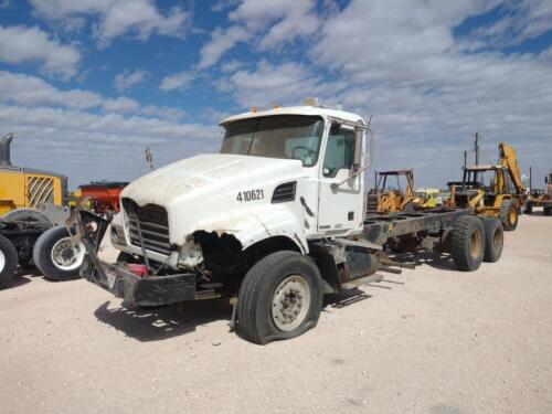 2004 Mack Day Cab Truck