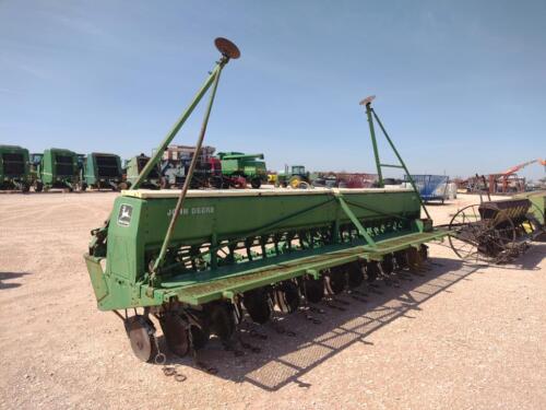 John Deere 520 Drill