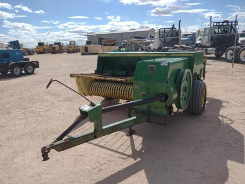 John Deere 327 Square Baler