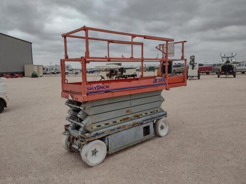 SKY JACK 3226 Scissor Lift