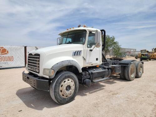 2009 Mack GU713 Truck Tractor DayCab