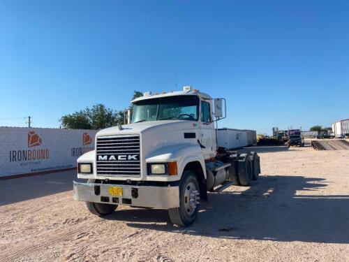 2000 Mack CH613 Truck, VIN # 1M2AA14Y8YW131091