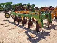 John Deere 975 5 Bottom Plow