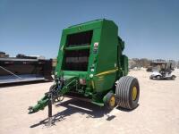 John Deere 469 Round Baler