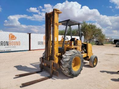 Case 586E Rough Terrain Forklift