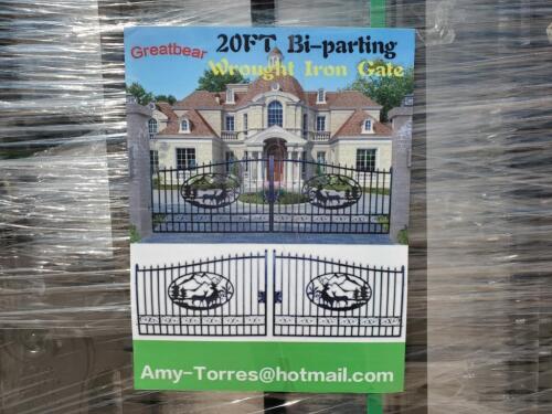 Unused Greatbear 20ft Gate with artwork ''DEER '' in the Middle Gate Frame