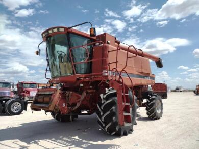 CASE 2188 Combine w/Header