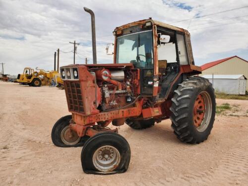 International 986 Tractor