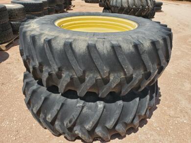 (2) John Deere Duals 520/85 R 38