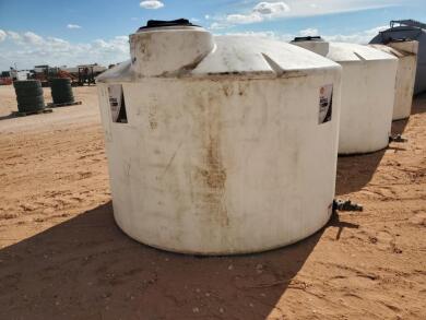 1550 Gallon Vertical Liquid Storage Tank