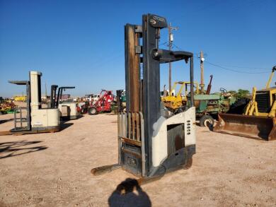 Crown Stand Up Forklift ( Does Not Run )