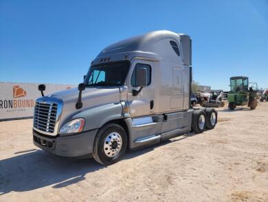 2013 Freightliner Semi Truck