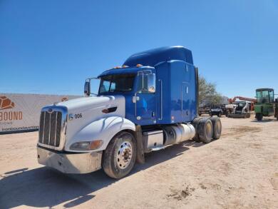 2012 Peterbilt Semi Truck