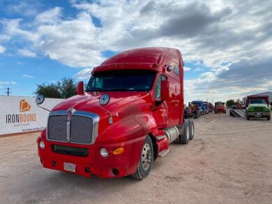 2005 Kenworth T2000 Semi Truck