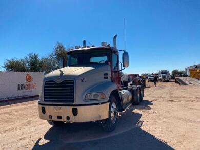 2005 Mack Day Cab Truck