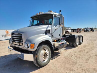 2005 MACK Dad Cab Truck CV713