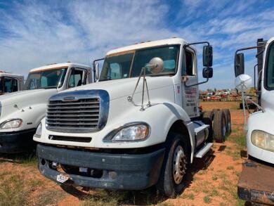 2004 Freightliner Day Cab Truck Tractor