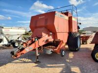 Hesston 4910 Square Baler with Accumulator