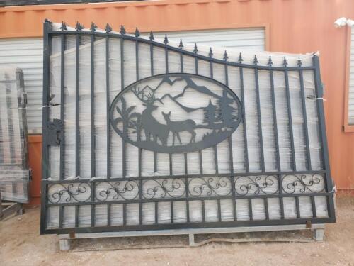 Unused Greatbear 20ft Gate with artwork ''DEER '' in the Middle Gate Frame