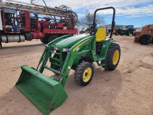 John Deere 3520 Tractor w/Front end Loader