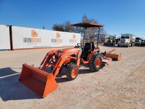 Kubota B3200 Tractor w/Front end Loader, Land Pride Box Blade, Razorback RZ160 Rotary Mower